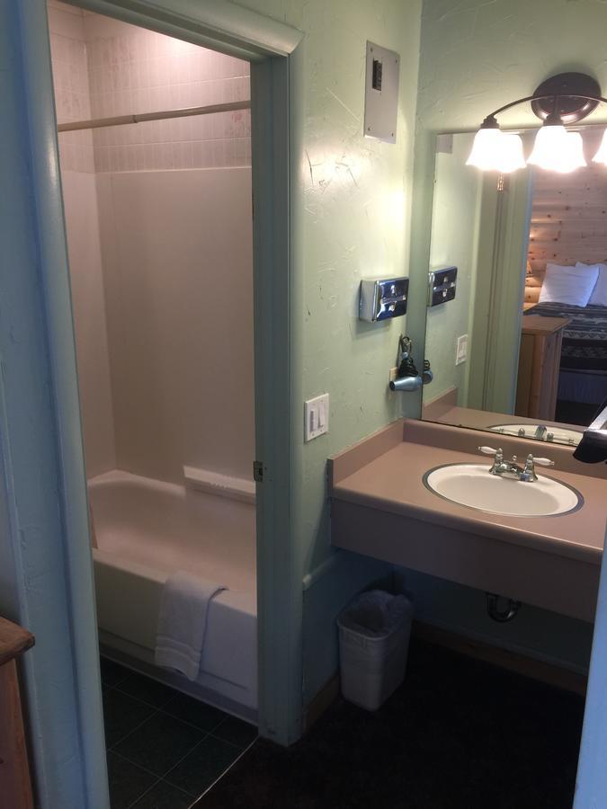 ווסט ילוסטון Madison Hotel Motel מראה חיצוני תמונה