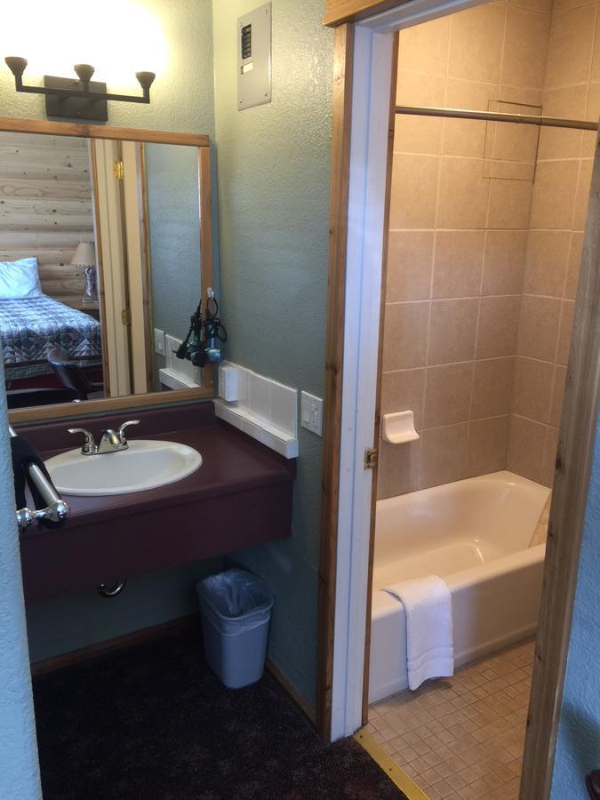 ווסט ילוסטון Madison Hotel Motel מראה חיצוני תמונה