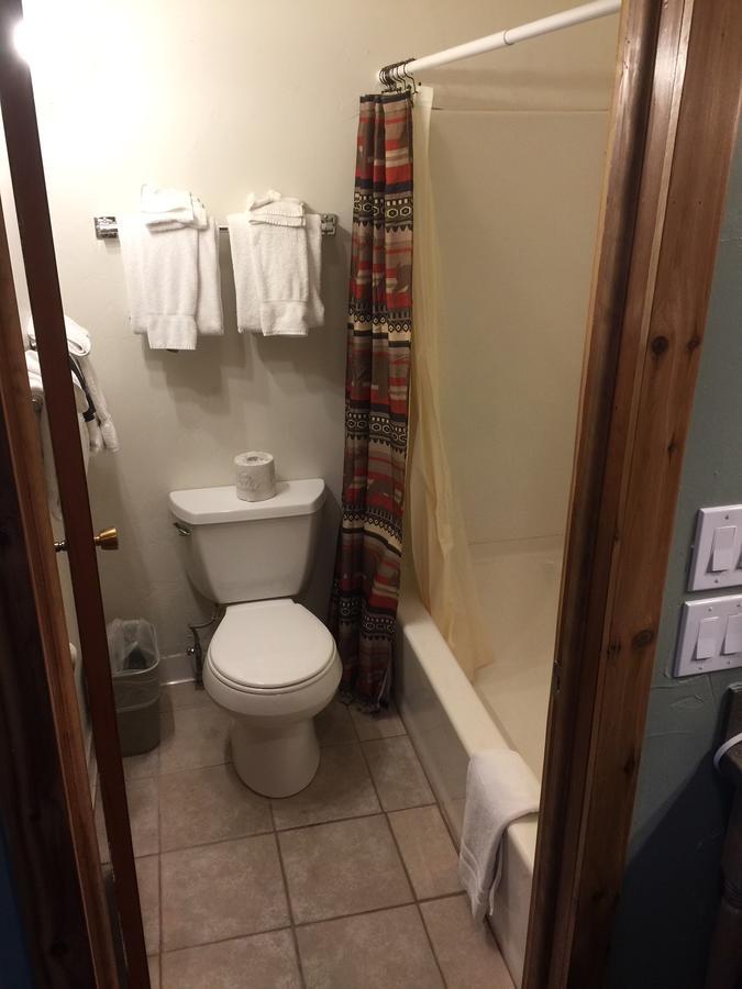 ווסט ילוסטון Madison Hotel Motel מראה חיצוני תמונה